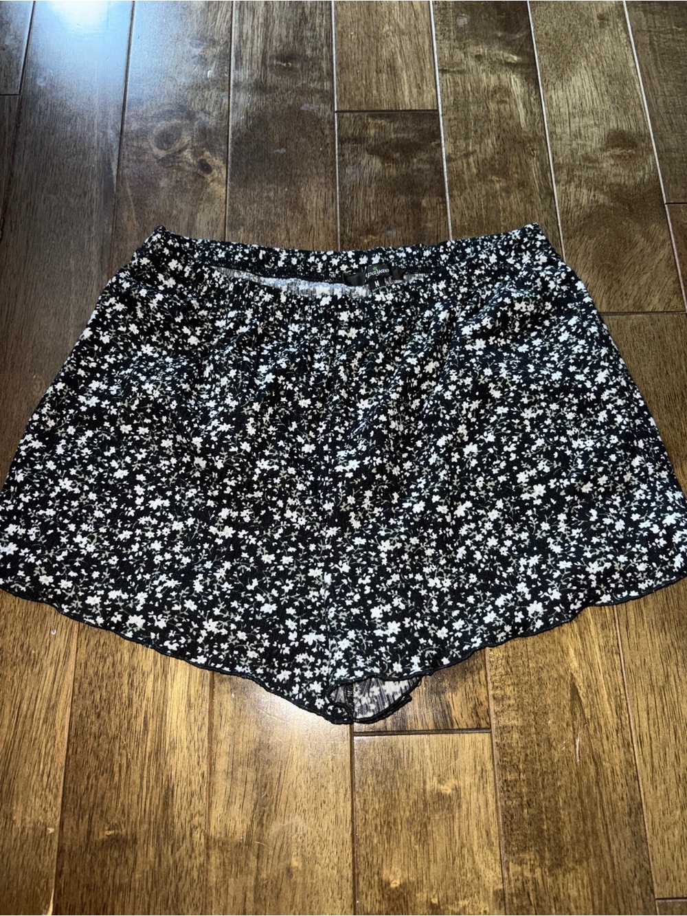 Papaya Black Floral Elastic-Waist Shorts